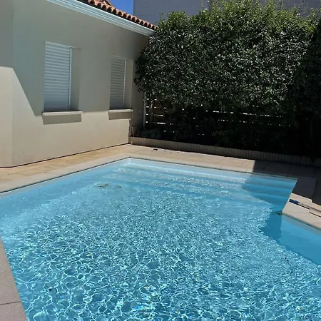 Charmante Avec Terrasse Pres De La - Fr-1-831-11