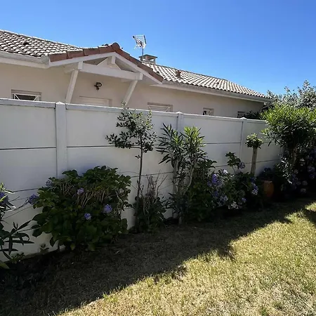 Villa Charmante Avec Terrasse Pres De La - Fr-1-831-11