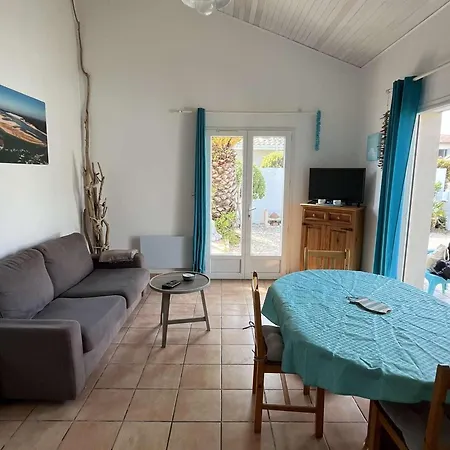 Charmante Avec Terrasse Pres De La - Fr-1-831-11 Villa